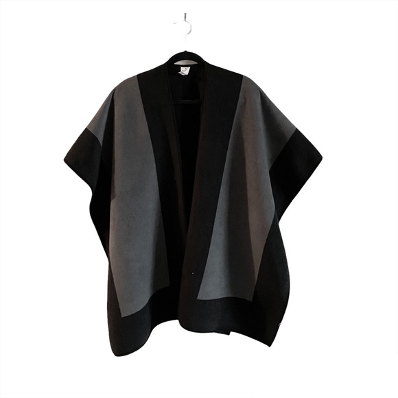 Woolrich Black Grey Color Block Reversible Shawl Sweater Ultra Soft One Size - Picture 1 of 6